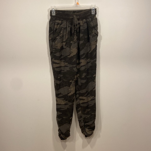 Camo pants - Picture 2 of 7